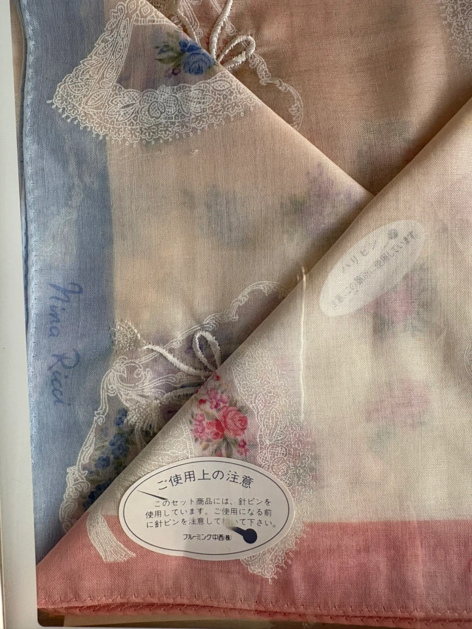 ニナリッチ ハンカチ 花柄 箱付きの写真3枚目
