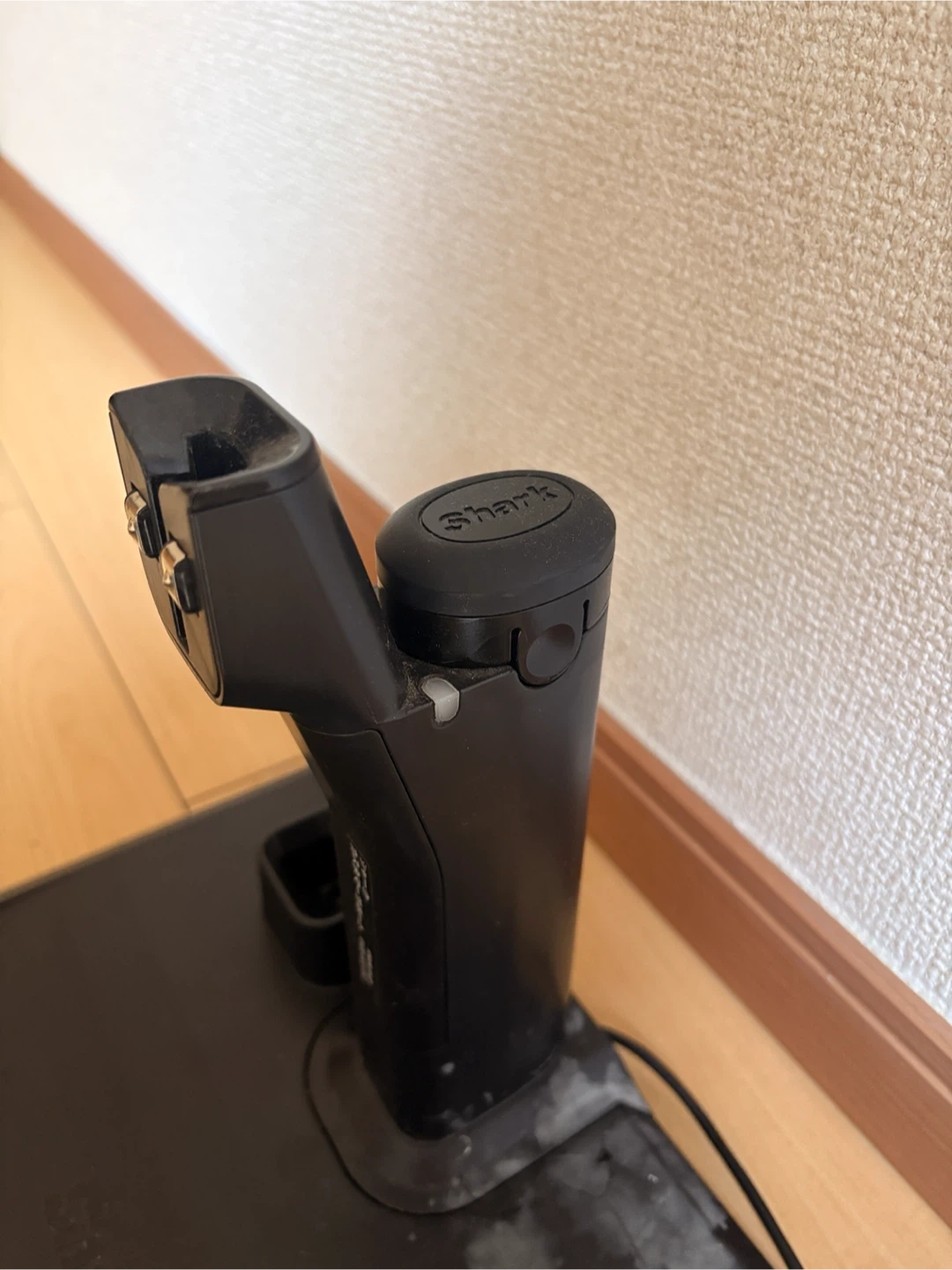 シャーク コードレス掃除機 CS401JGRの写真8枚目