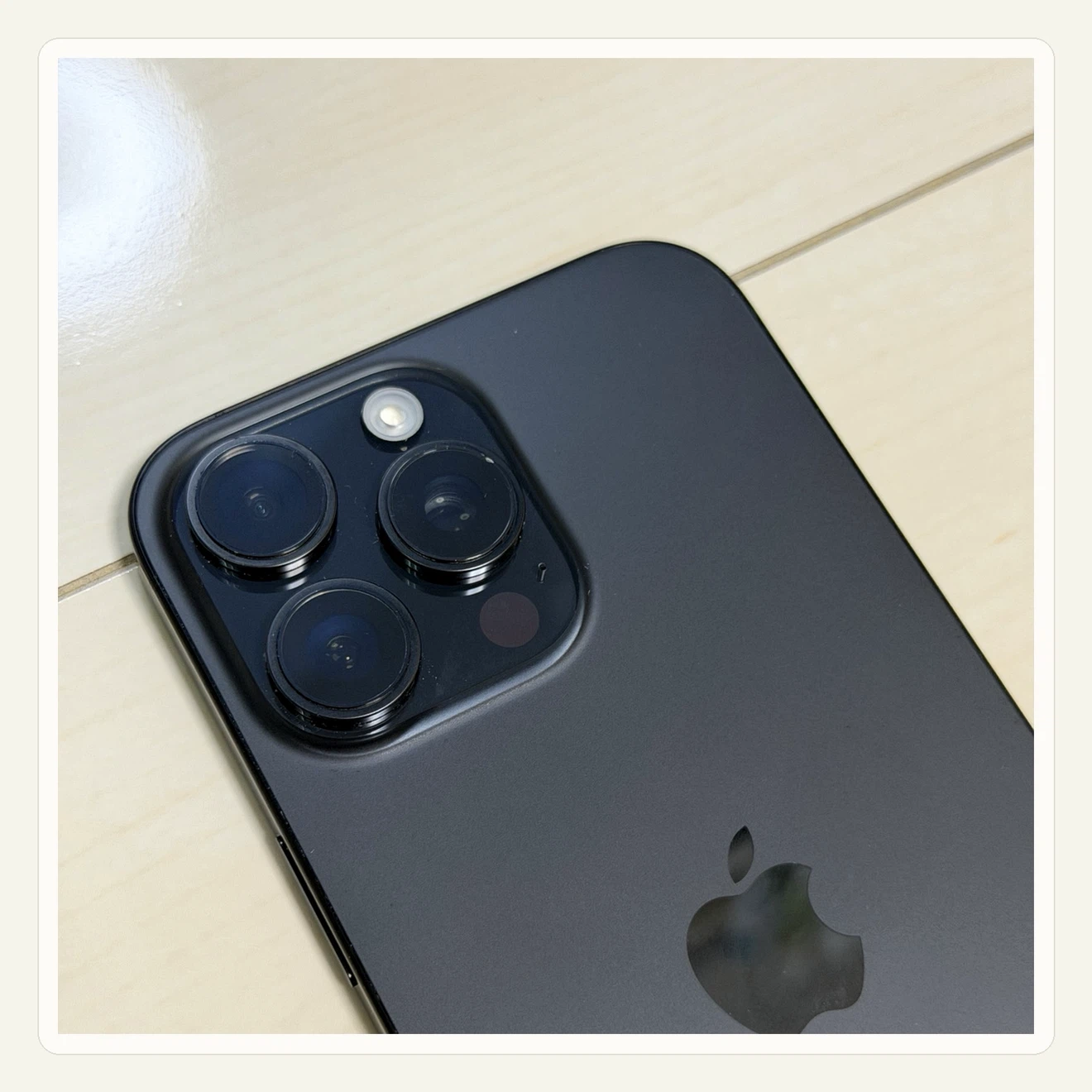 美品 iPhone16 Pro Max 1TB ブラックチタニウム SIMフリーの写真4枚目