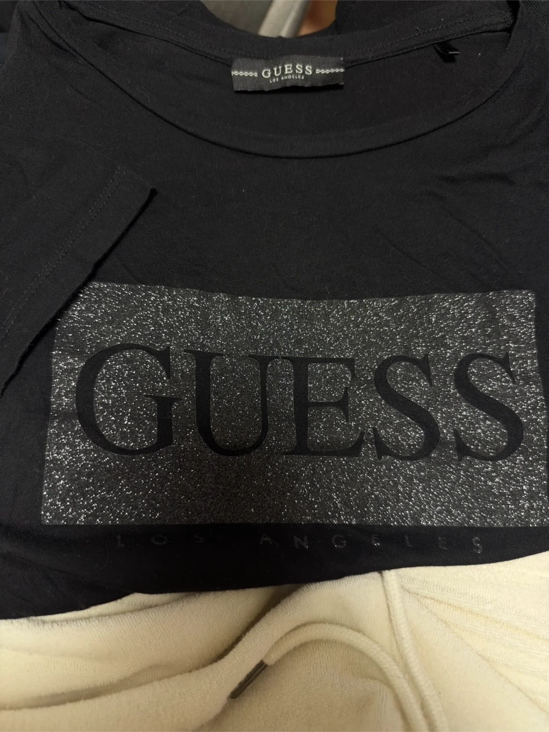 ゲス 半袖Tシャツ ブラック ロゴプリント