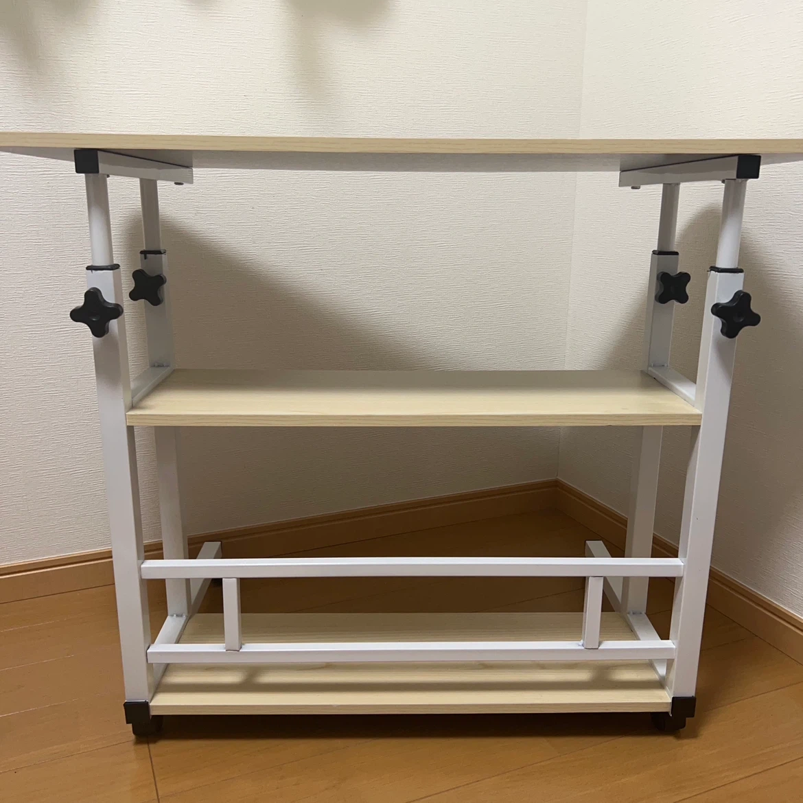 昇降式サイドテーブル キャスター付きの写真3枚目