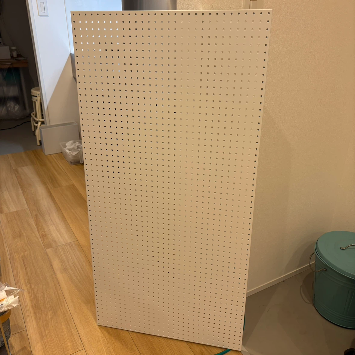 スチール有孔ボード 60×120cm ホワイト ペグボード