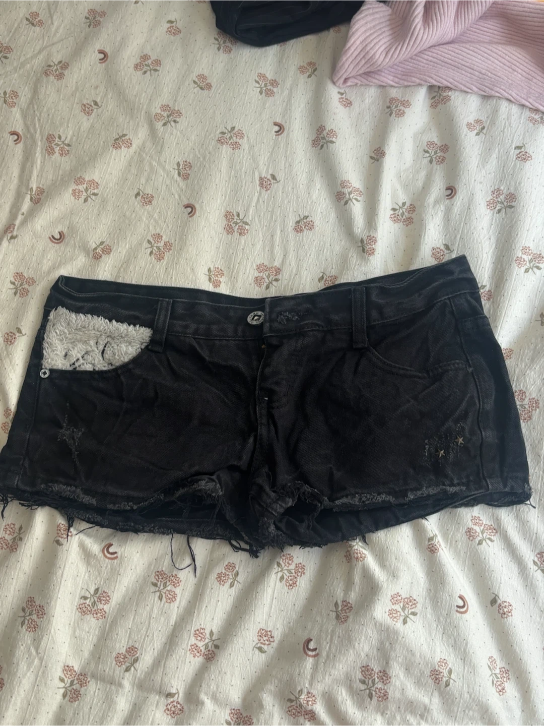 ボアポケット付き ブラック デニムショートパンツ