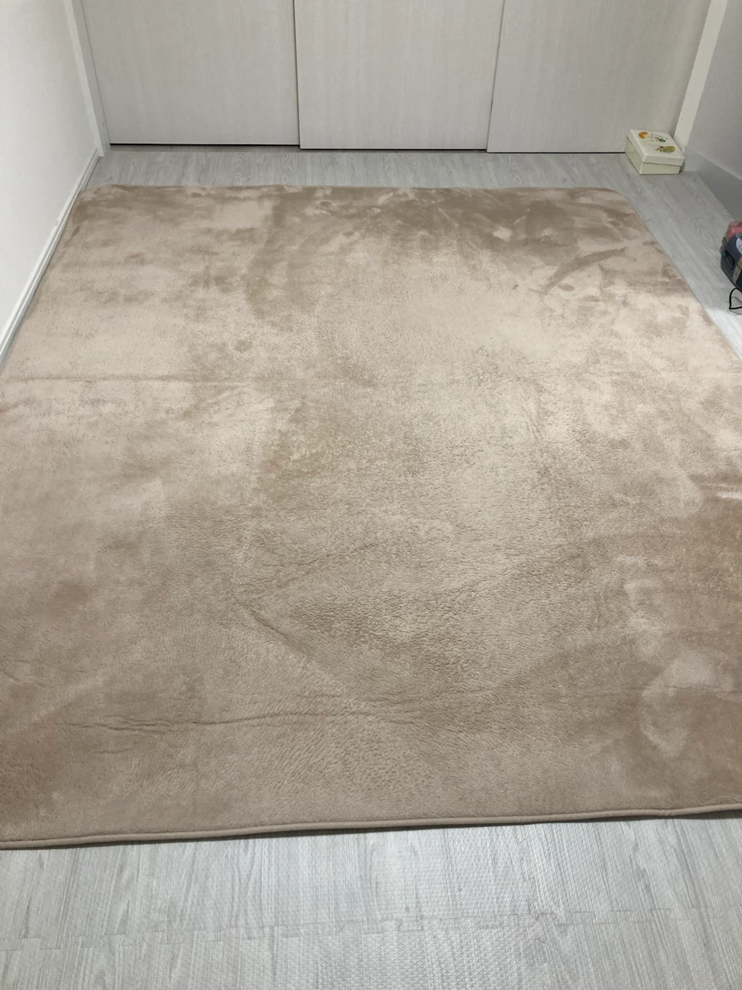 ニトリ　無地 ベージュ ラグ カーペットベージュ絨毯　カーペット　200×240㌢の写真2枚目