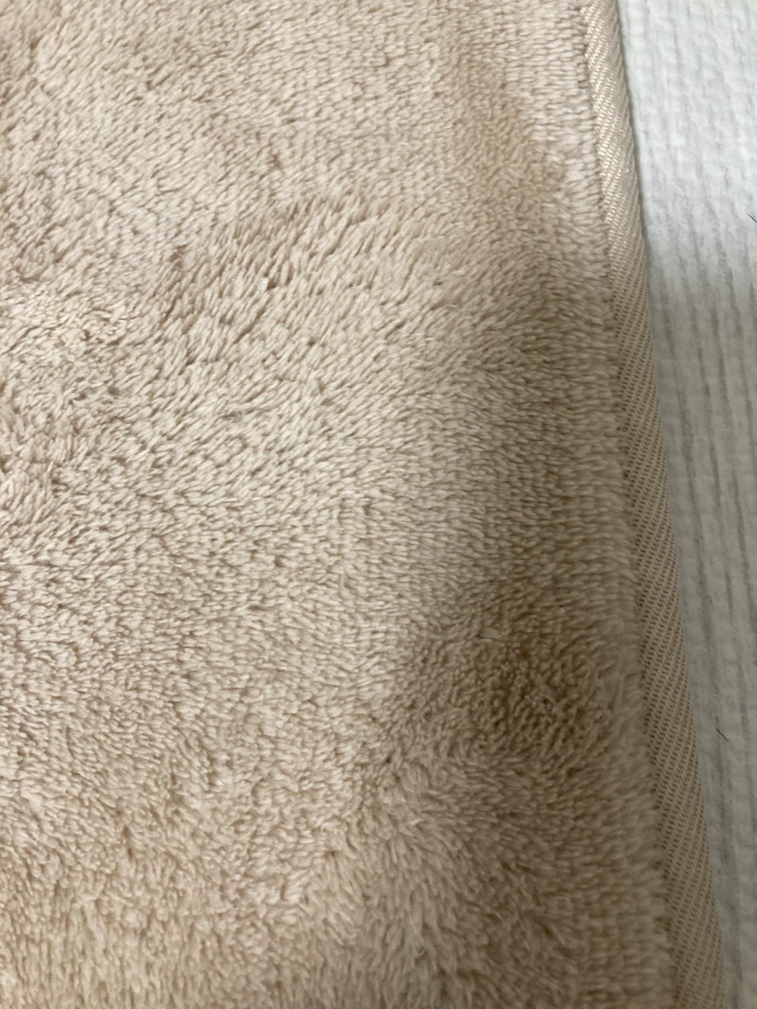 ニトリ　無地 ベージュ ラグ カーペットベージュ絨毯　カーペット　200×240㌢の写真4枚目