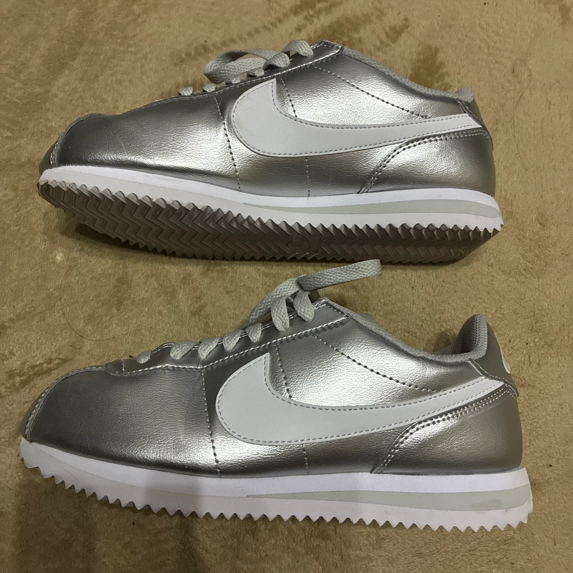 NIKE Cortez ナイキ コルテッツ シルバー 22cmの写真2枚目