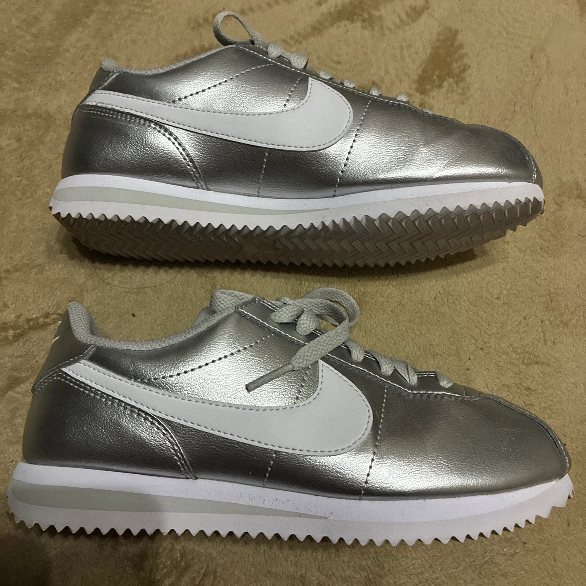 NIKE Cortez ナイキ コルテッツ シルバー 22cmの写真3枚目