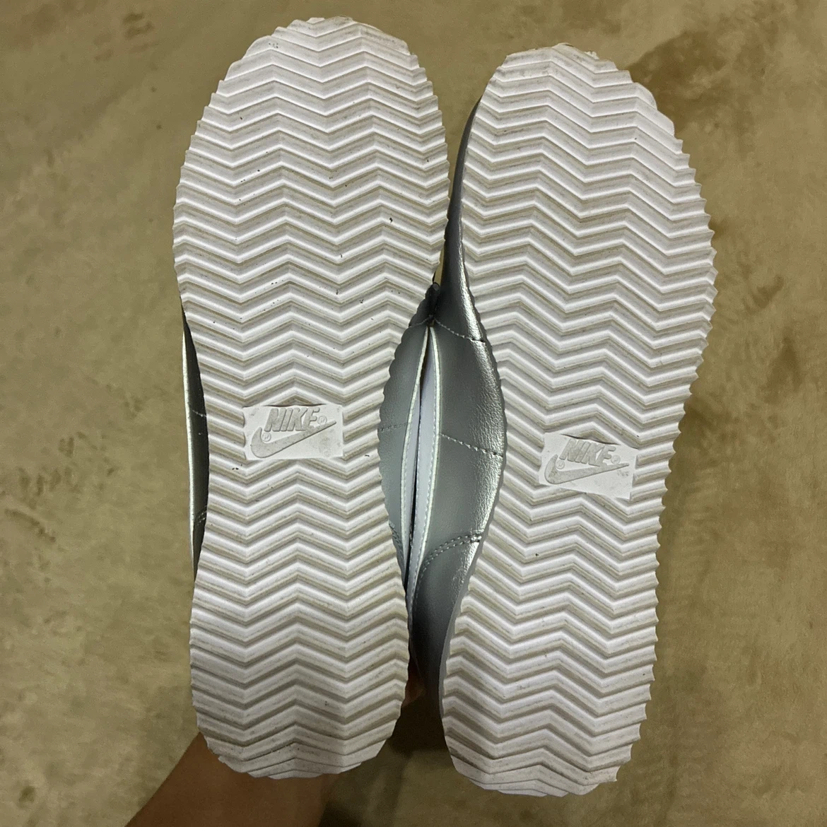 NIKE Cortez ナイキ コルテッツ シルバー 22cmの写真7枚目