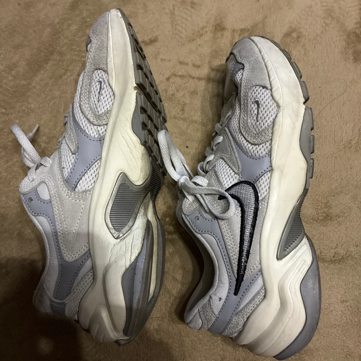 NIKE スニーカー グレー レディース 24.0cmの写真3枚目