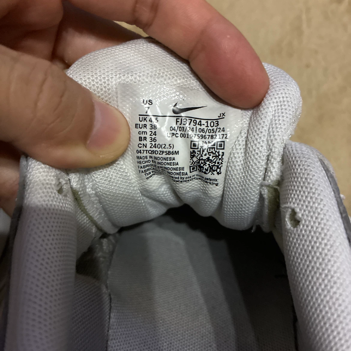 NIKE スニーカー グレー レディース 24.0cmの写真8枚目