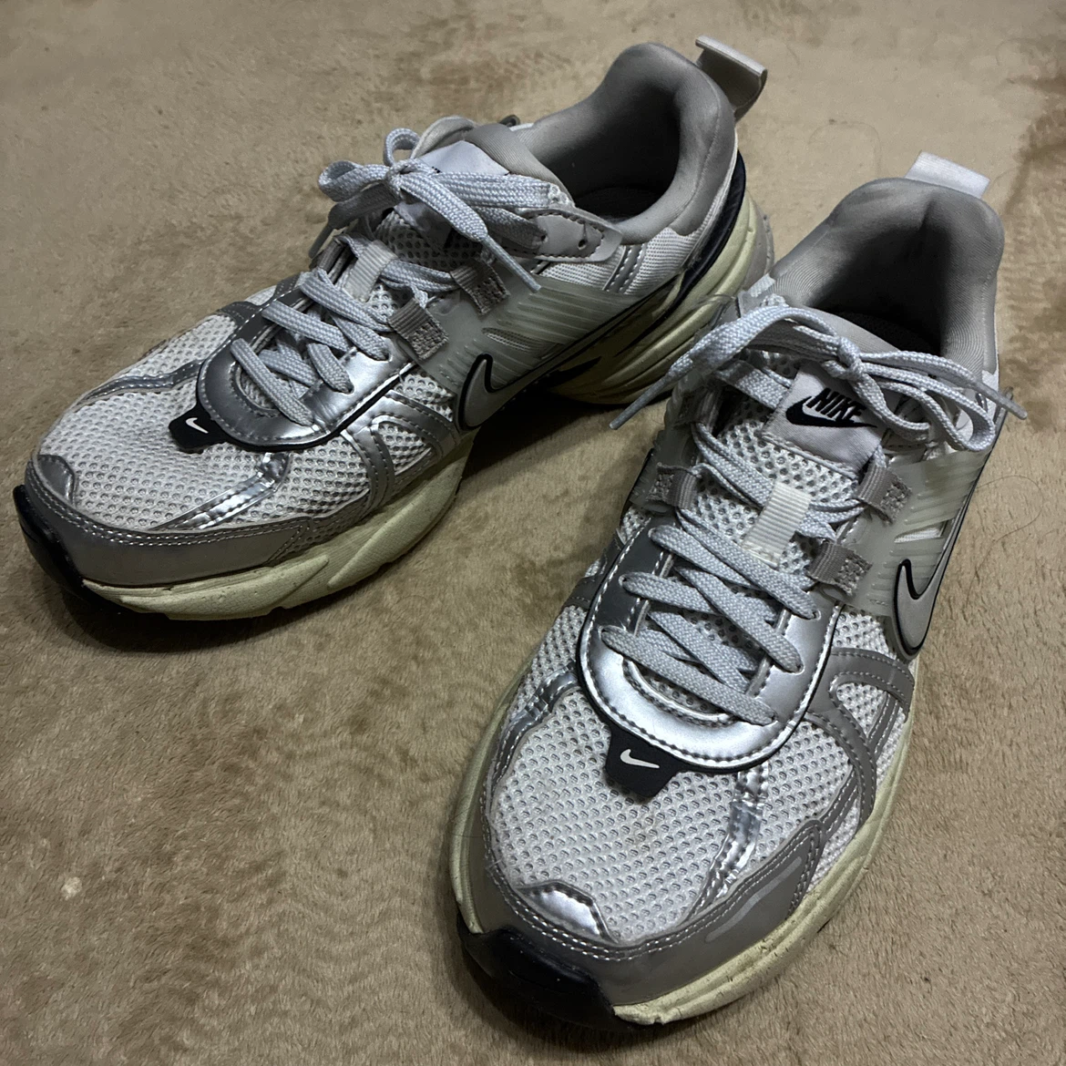 NIKE スニーカー シルバー ホワイト メンズ 25.0cm