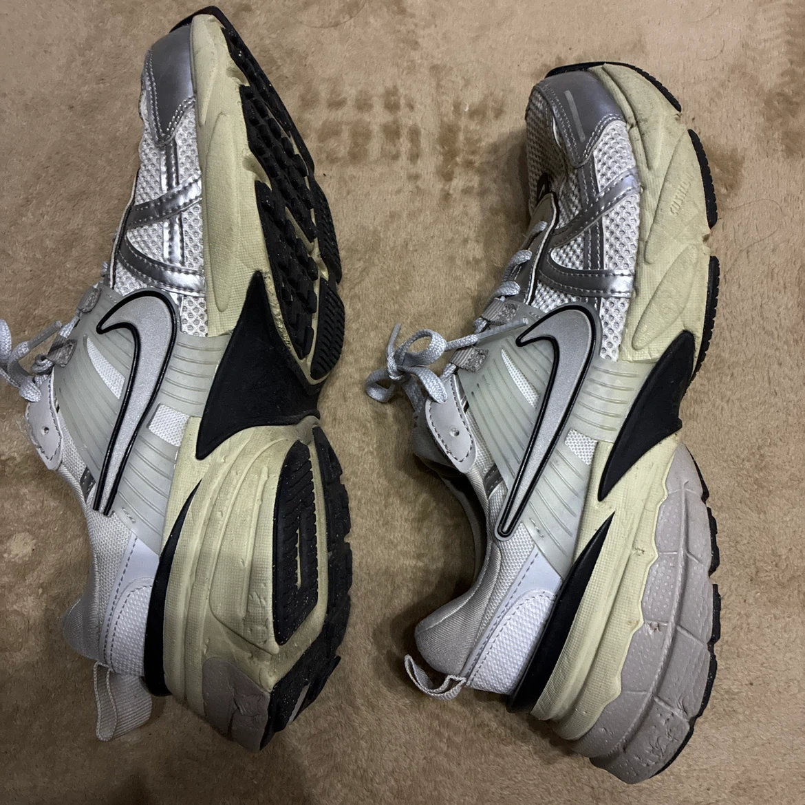 NIKE スニーカー シルバー ホワイト メンズ 25.0cmの写真5枚目