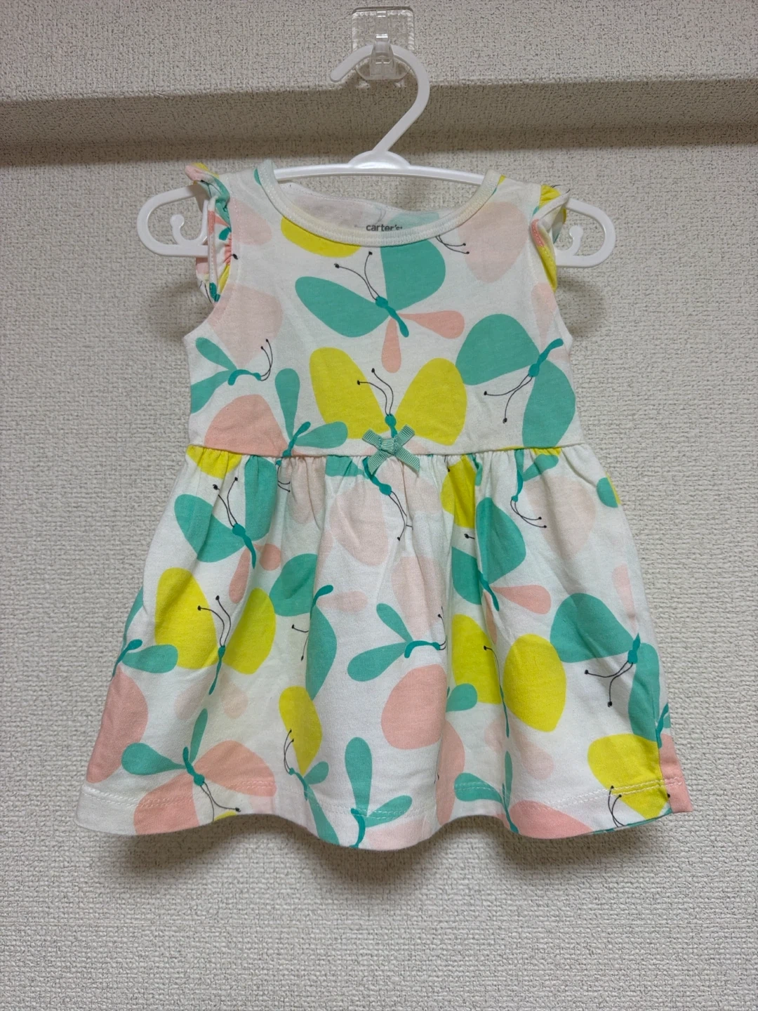 美品☆カーターズ ワンピース 6ヶ月 チョウ柄 パステルカラーの写真2枚目