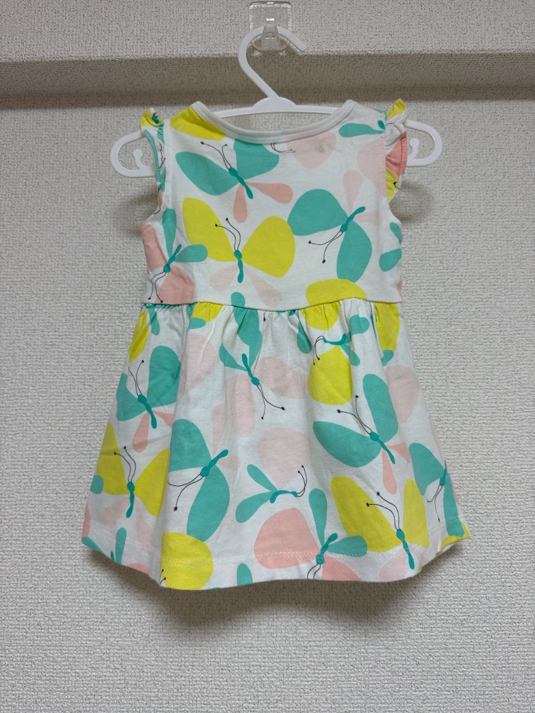 美品☆カーターズ ワンピース 6ヶ月 チョウ柄 パステルカラーの写真3枚目