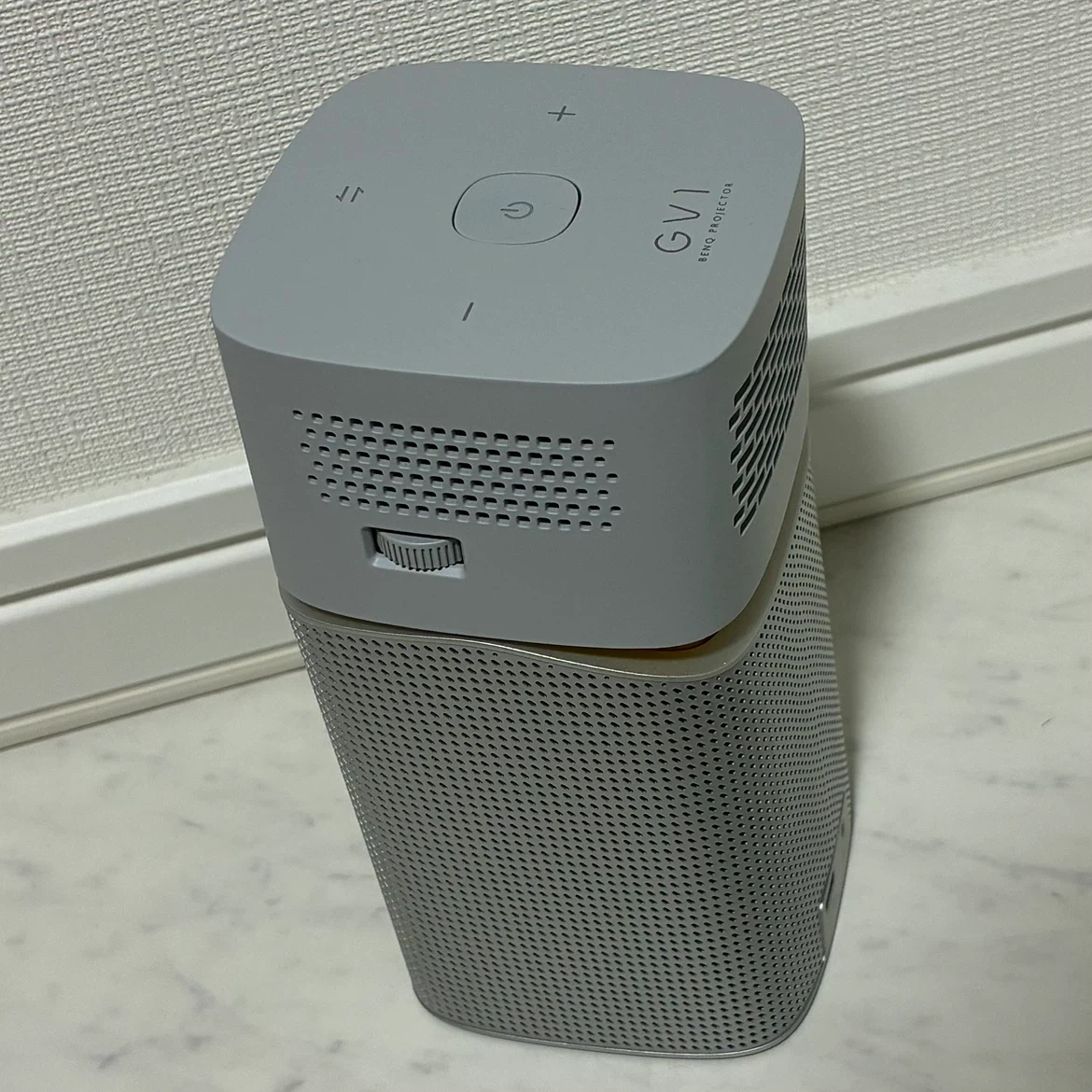 ✨数回使用のみ✨ 《 BenQ GVI 》 小型ポータブルプロジェクターの写真4枚目