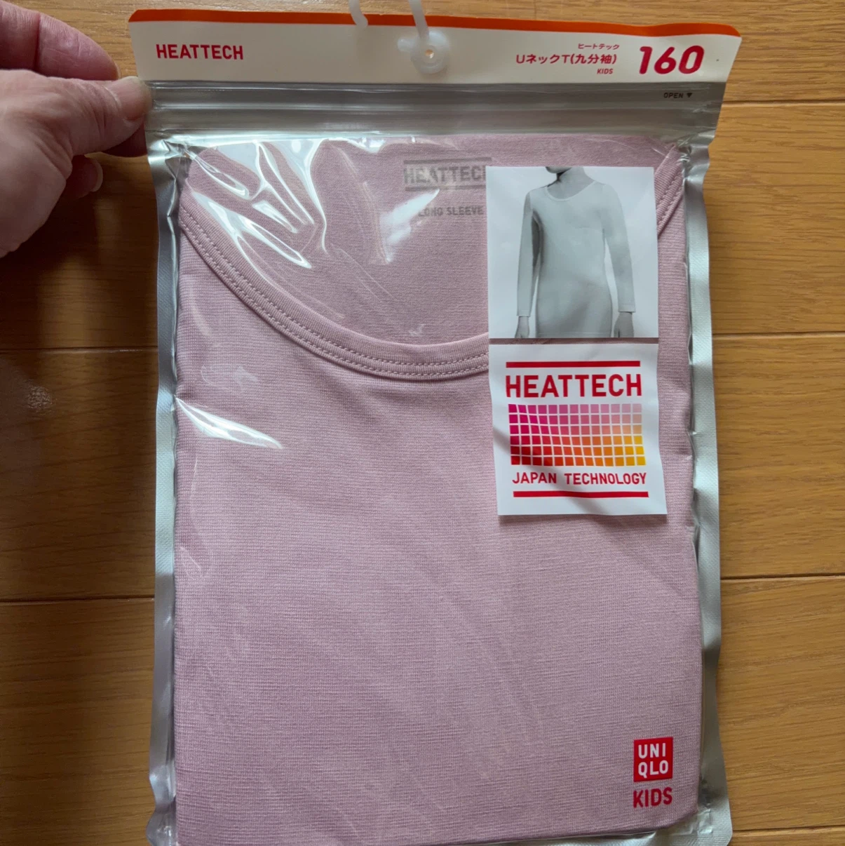 新品未着用ユニクロ ヒートテック 160cmUネックT ピンク 160cm