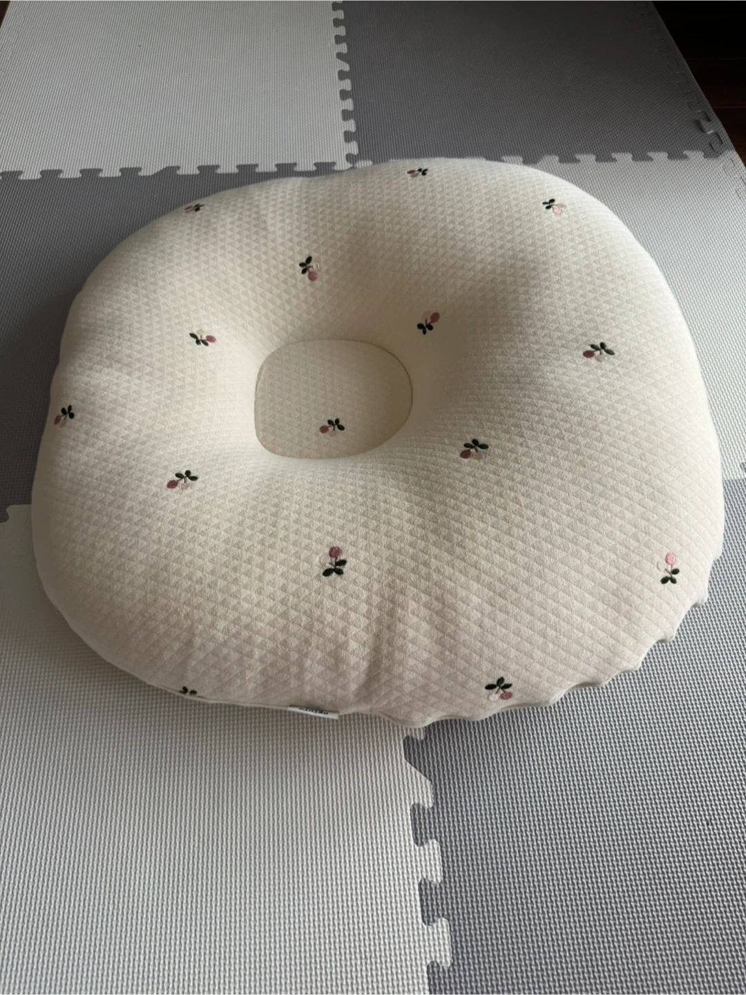 ロトトクッション さくらんぼ柄 ケース付きの写真3枚目