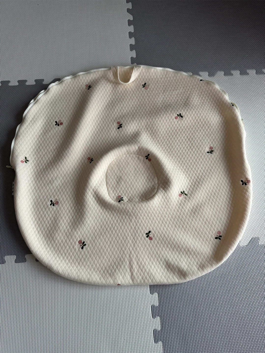 ロトトクッション さくらんぼ柄　ケース付きの写真6枚目