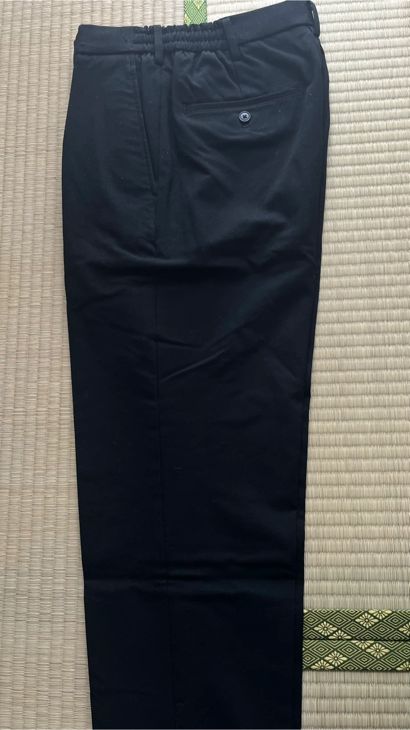 美品UNIQLOタックテーパードパンツ3本セットの写真2枚目