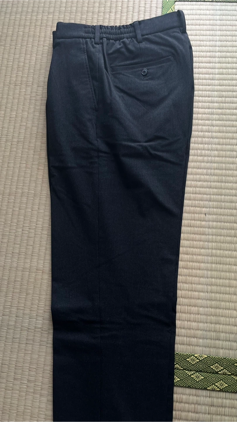 美品UNIQLOタックテーパードパンツ3本セットの写真3枚目