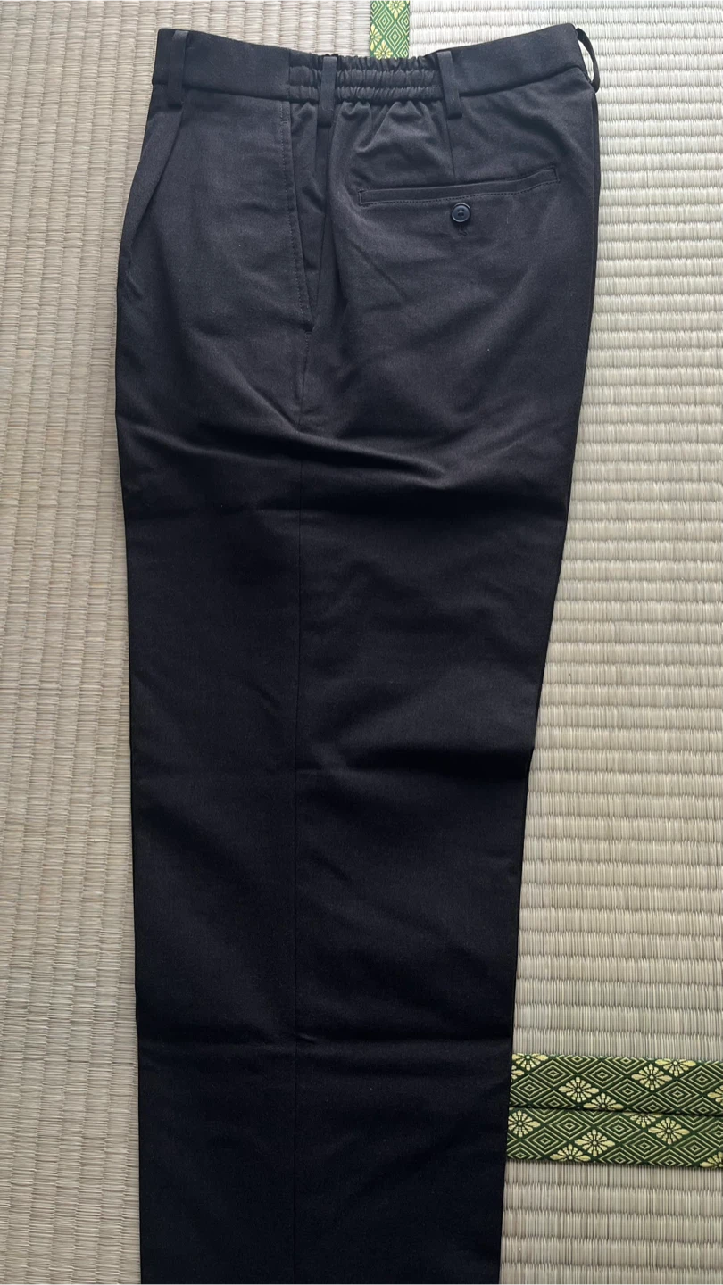 美品UNIQLOタックテーパードパンツ3本セットの写真4枚目