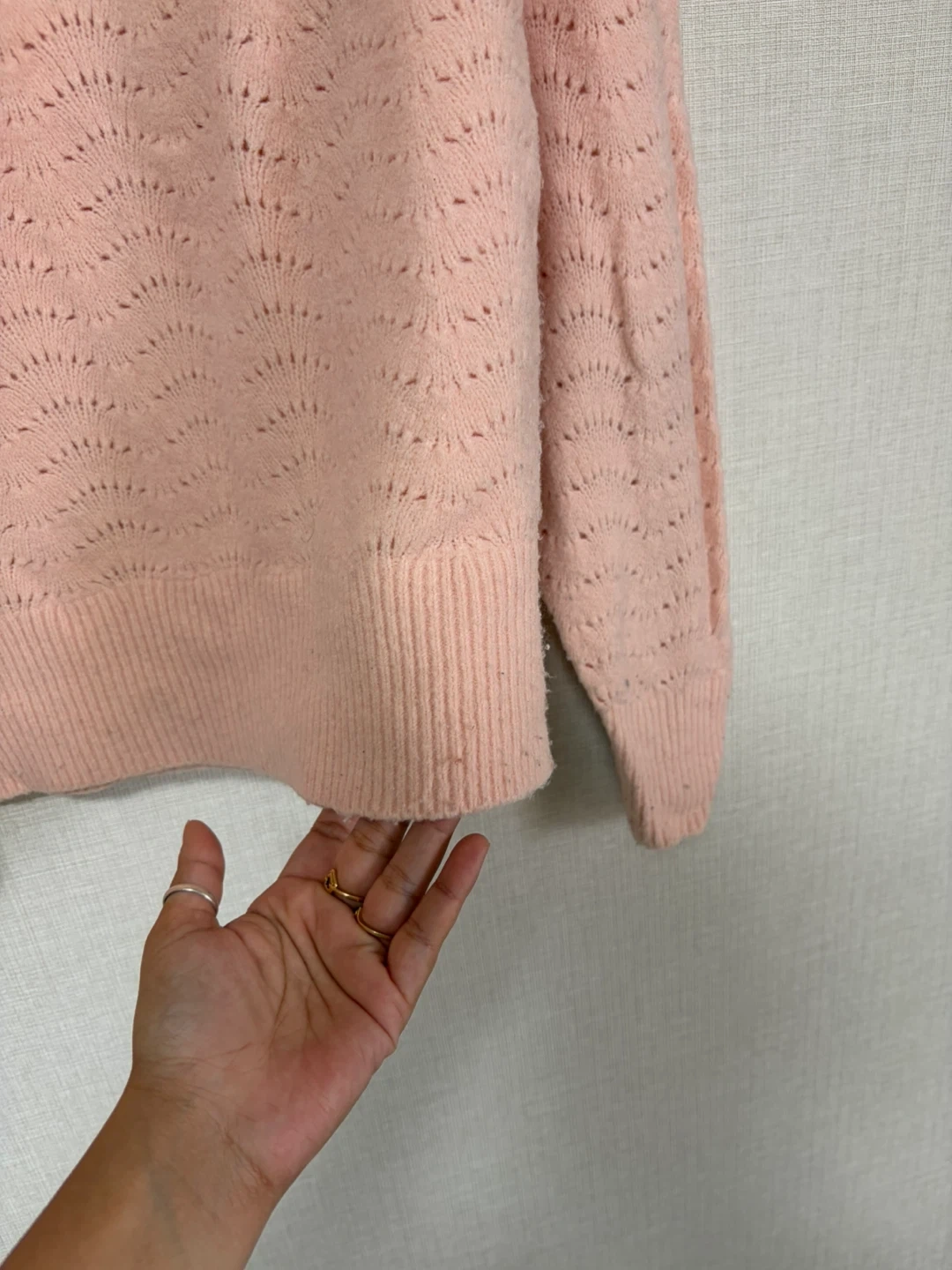 ユニクロ 透かし編みニット ピンク Sサイズの写真5枚目