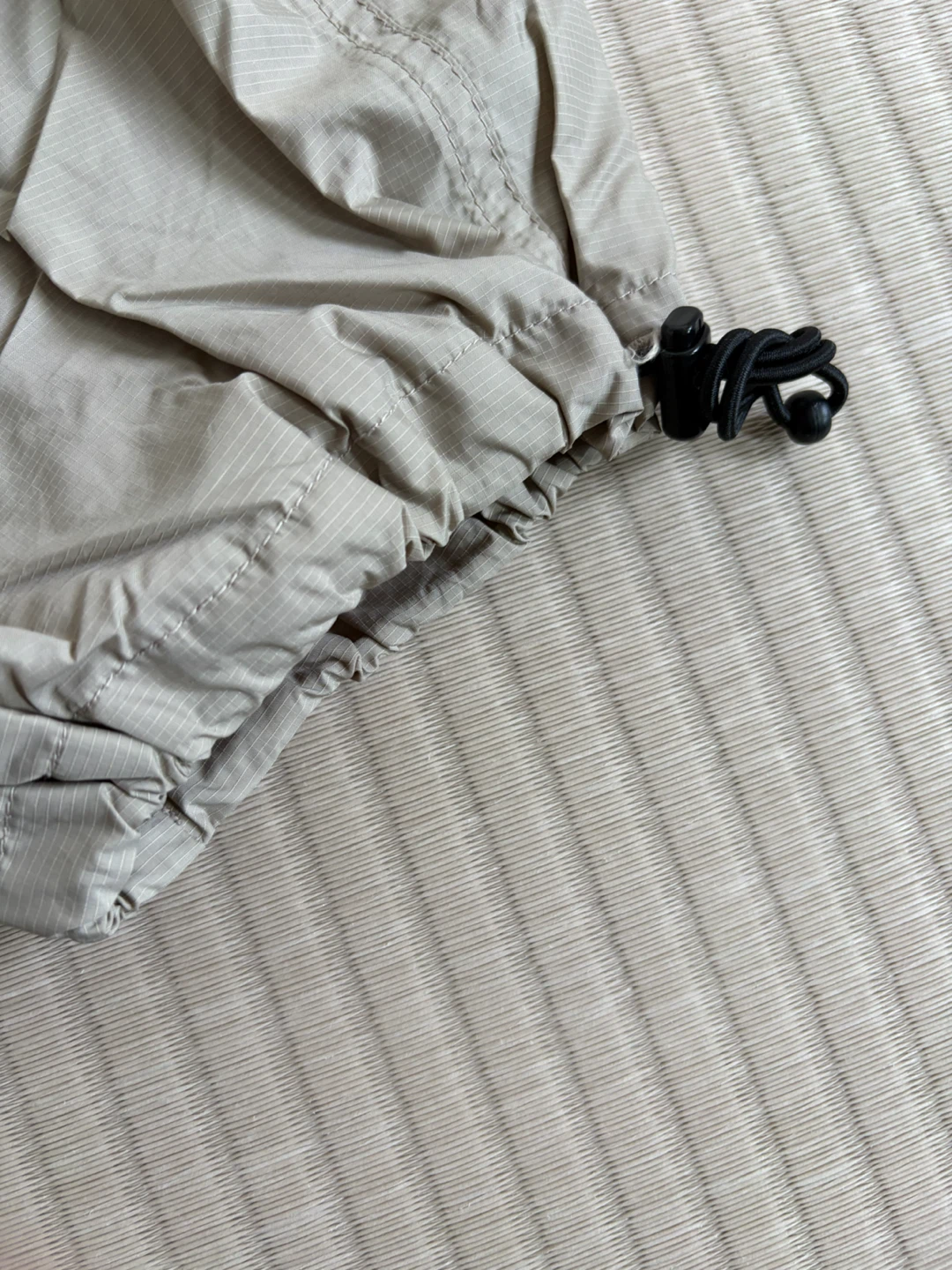 ユニクロメンズ カーゴパンツ ベージュ ウエストベルトの写真7枚目