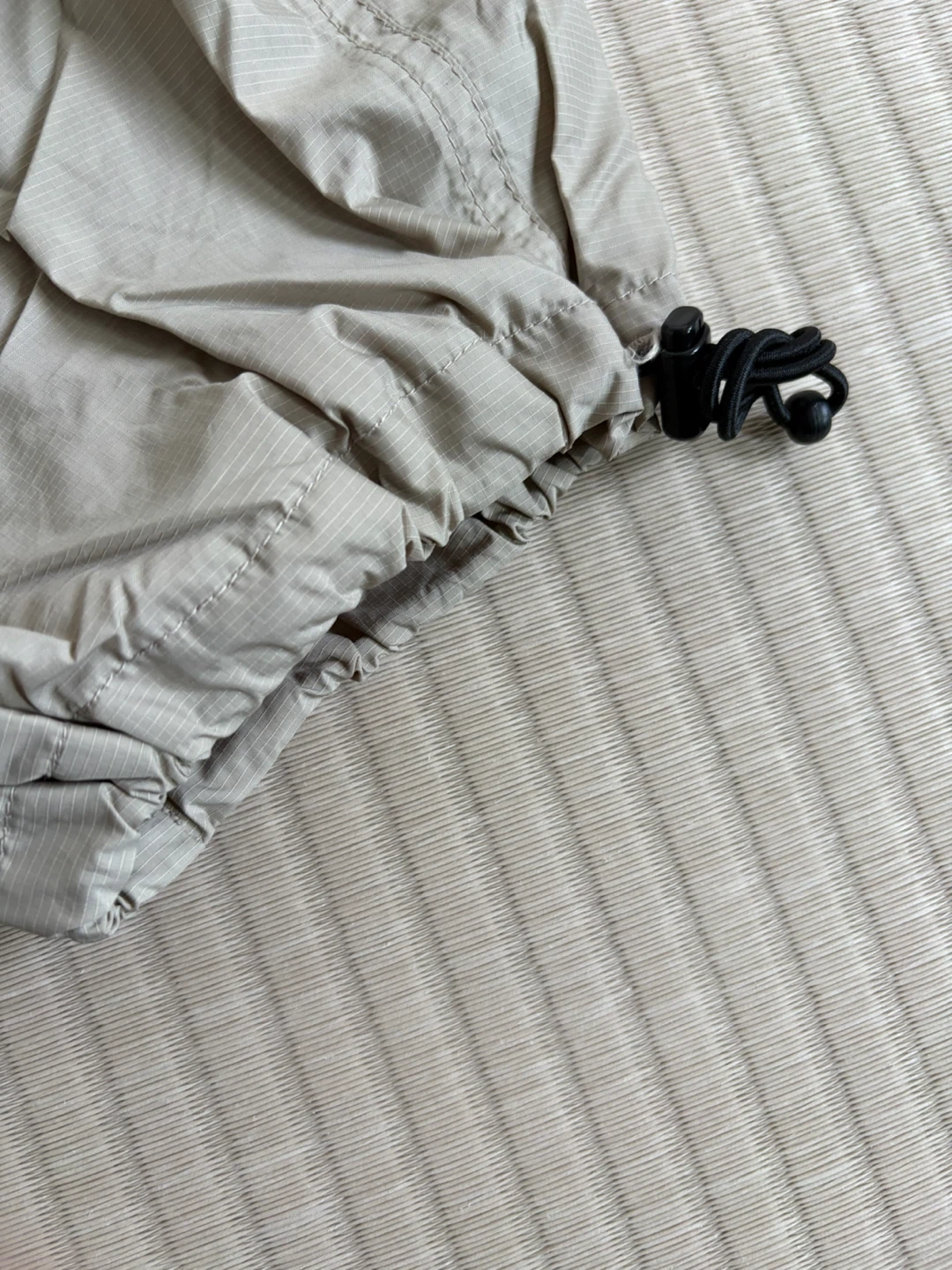 ユニクロメンズ カーゴパンツ ベージュ ウエストベルトの写真7枚目