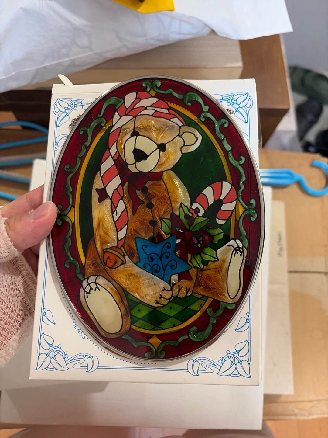 ジョーン・ベーカー ステンドグラス風 クリスマス・テディの写真3枚目