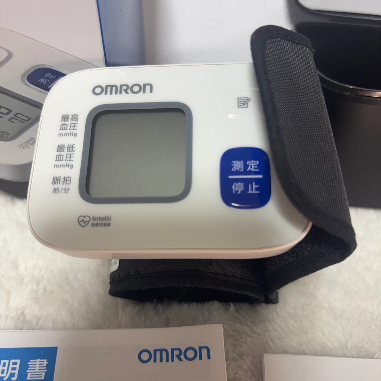 美品】オムロン 手首式血圧計 HEM-6162の写真2枚目