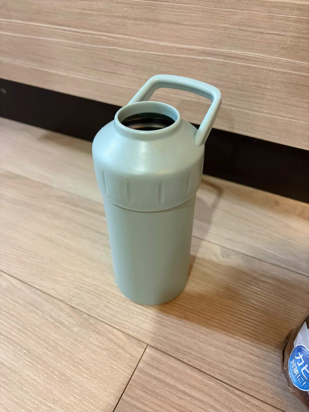 ハンドル付きステンレスボトル 淡いグリーン