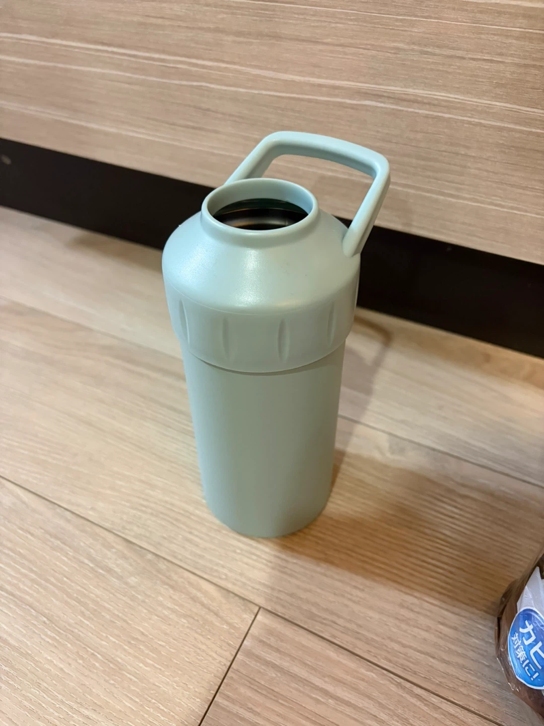 ハンドル付きステンレスボトル 淡いグリーン
