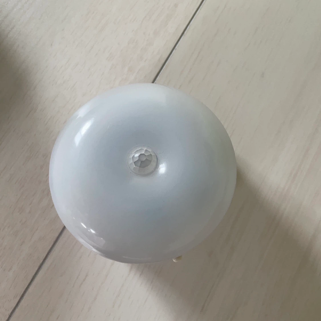 人感センサーライト LED 充電式の写真2枚目