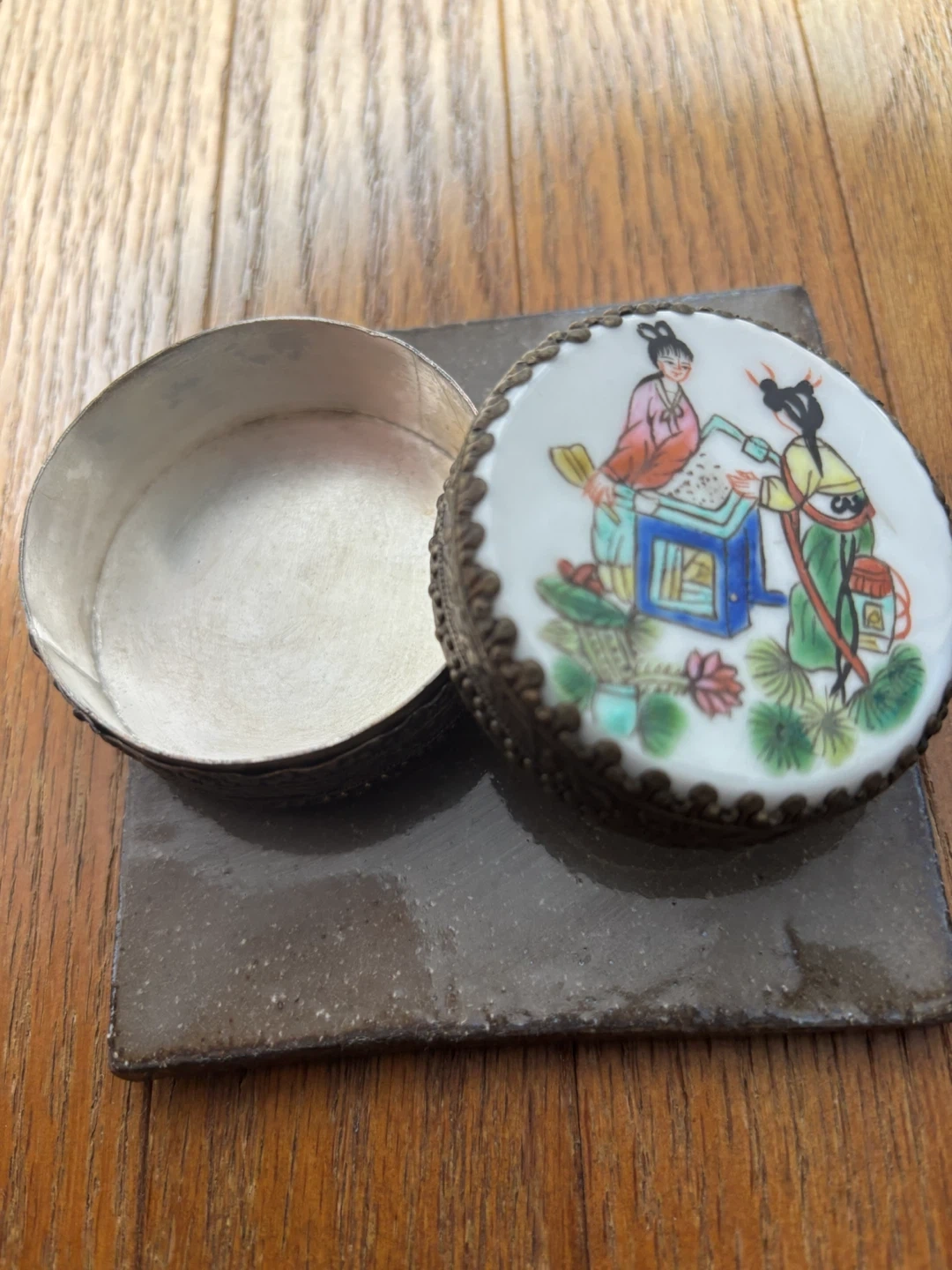 ピルケース アンティーク調 小物入れ 蓋付き