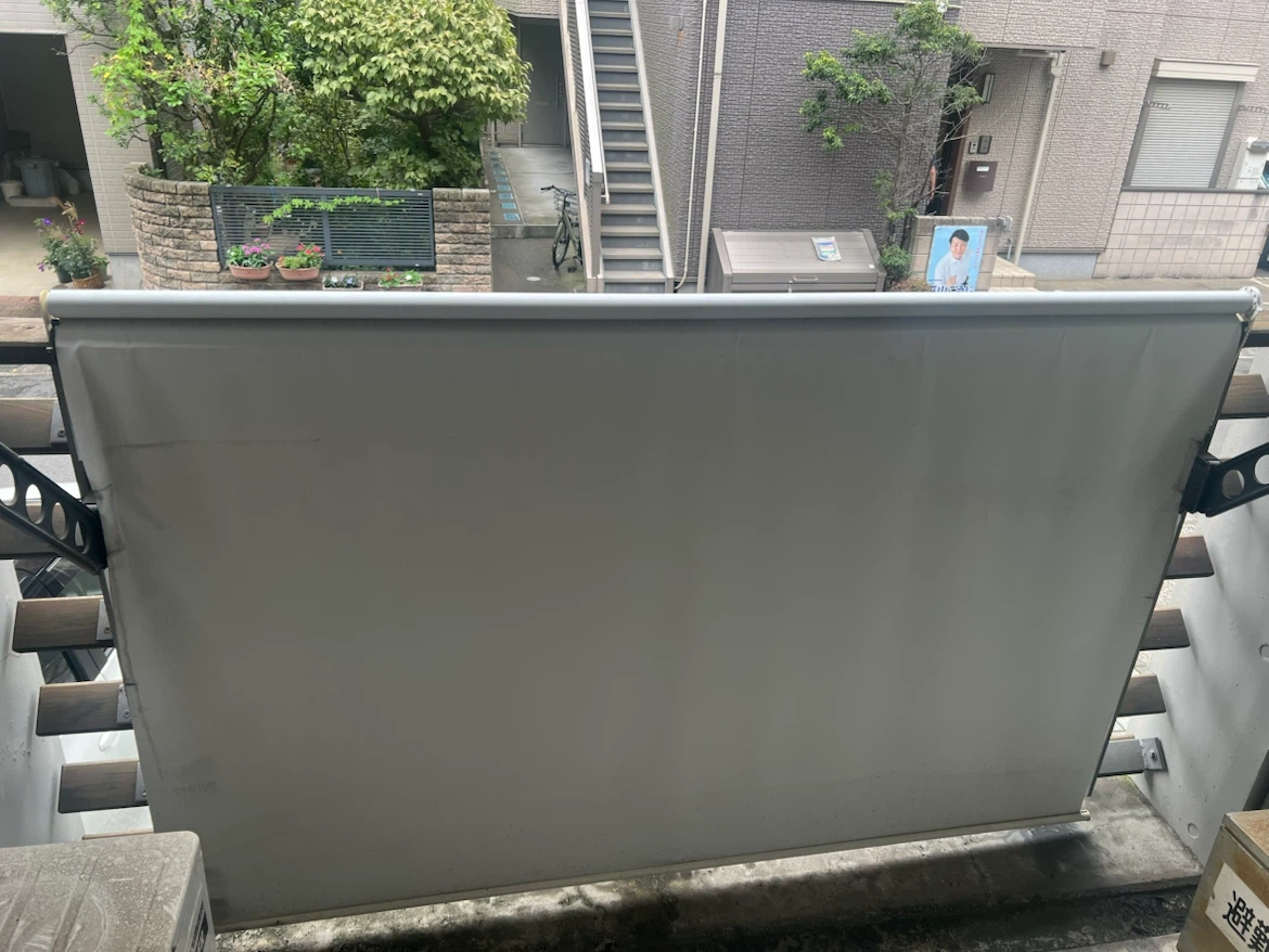 【無料】ロールスクリーン 幅約180cm ベランダ仕切り用 ※汚れあり