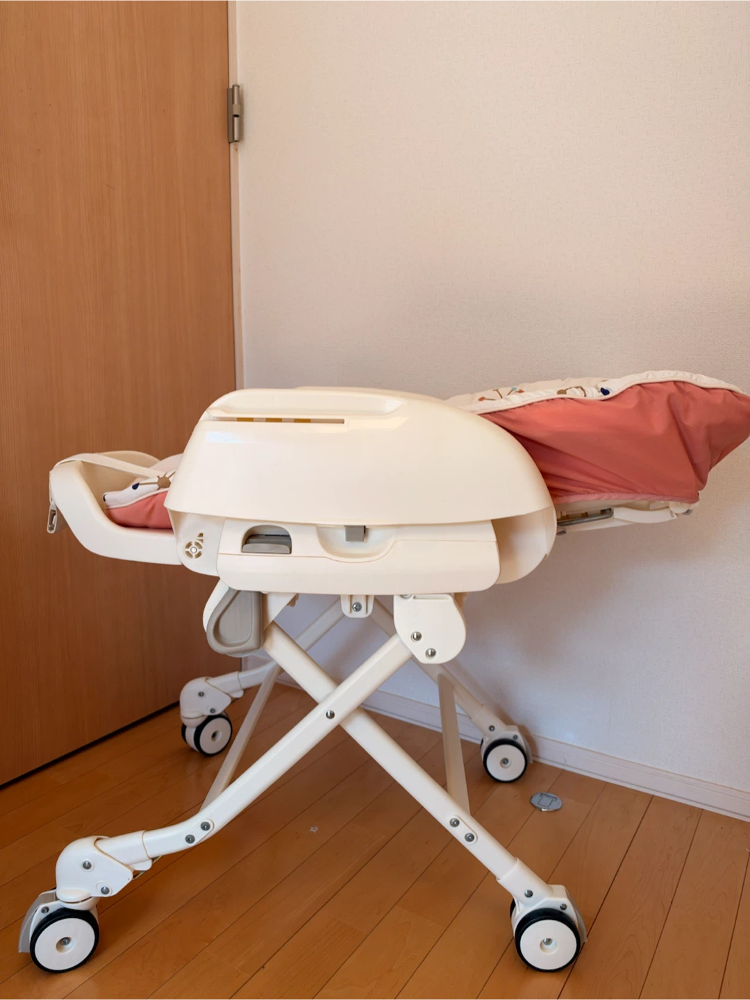 コンビ ネムリス ハイローチェアの写真3枚目