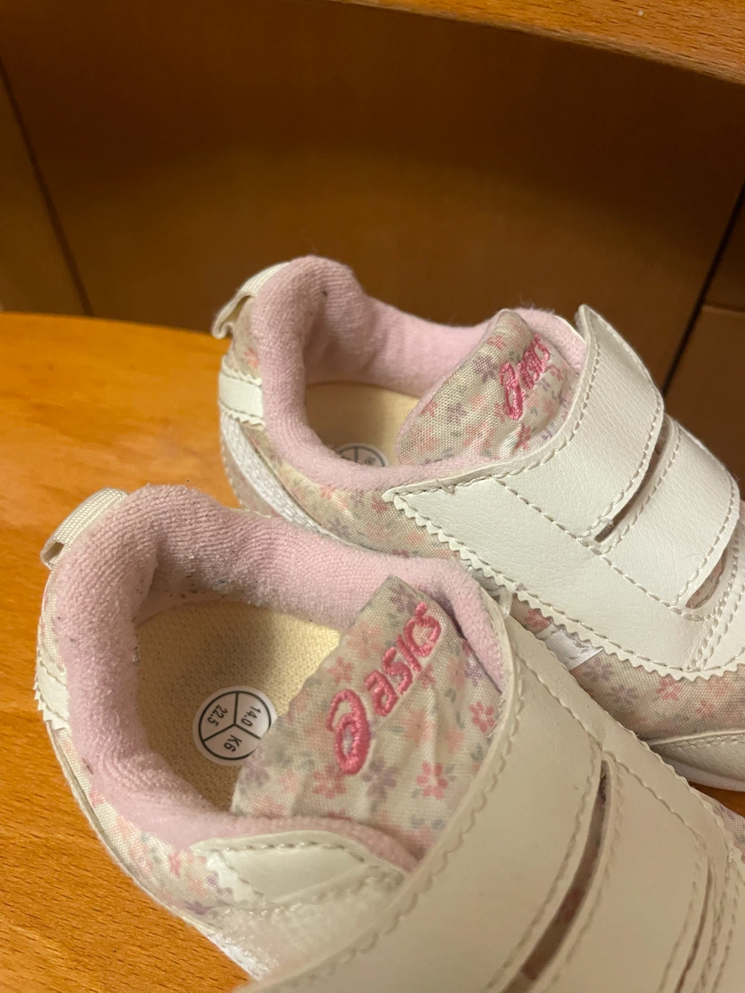 アシックス キッズ スニーカー 14cm 花柄の写真4枚目