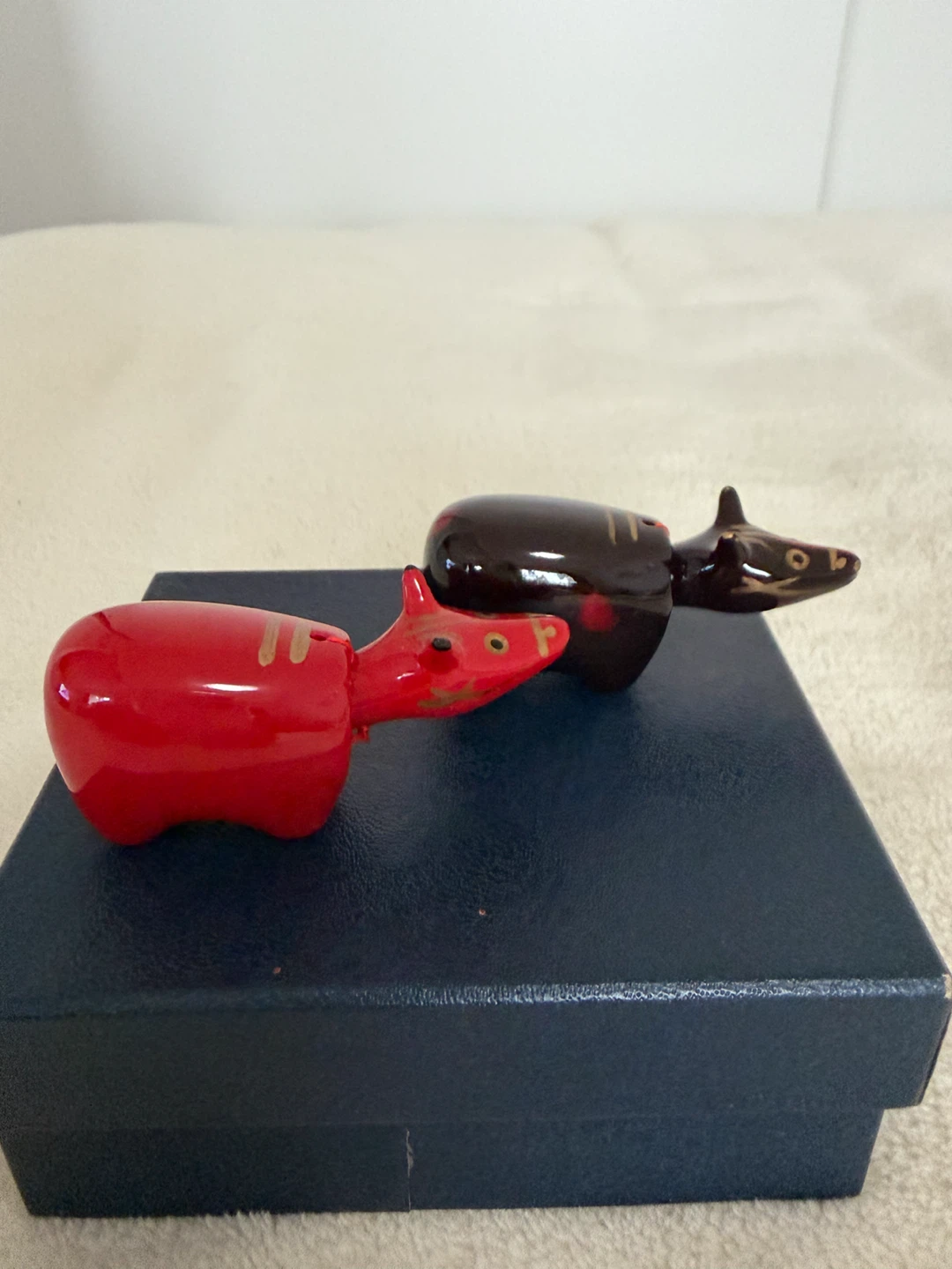 赤べこ 黒べこ 郷土玩具 置物セットの写真2枚目