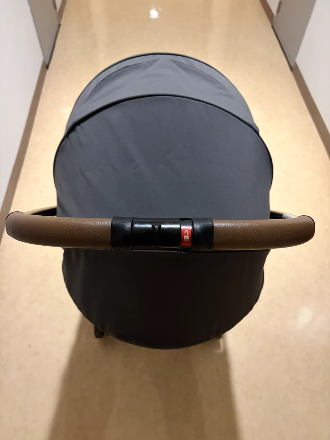ファンシート付き　アップリカ カルーンエアー メッシュ AC グレー　Aprica ベビーカーの写真3枚目