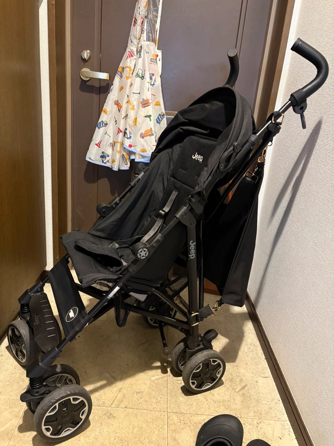 ジープ ベビーカー ブラックの写真2枚目