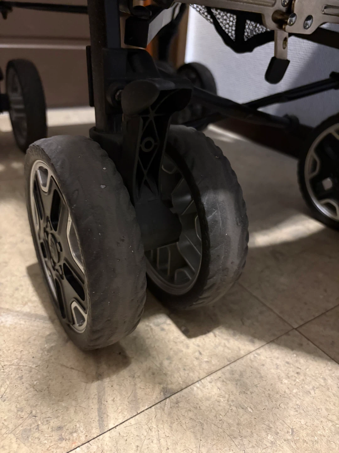 ジープ ベビーカー ブラックの写真4枚目