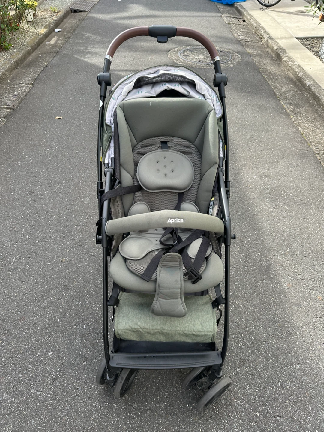 アップリカ ルンルン　ベビーカー カーキ色　3年使用