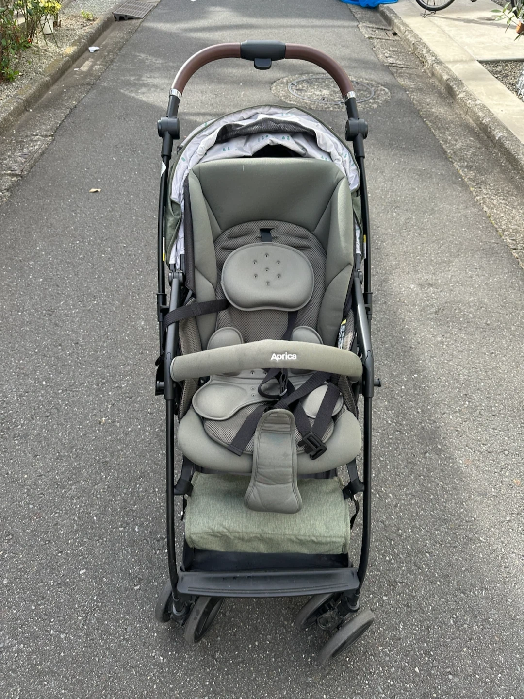 アップリカ ルンルン ベビーカー カーキ色 3年使用