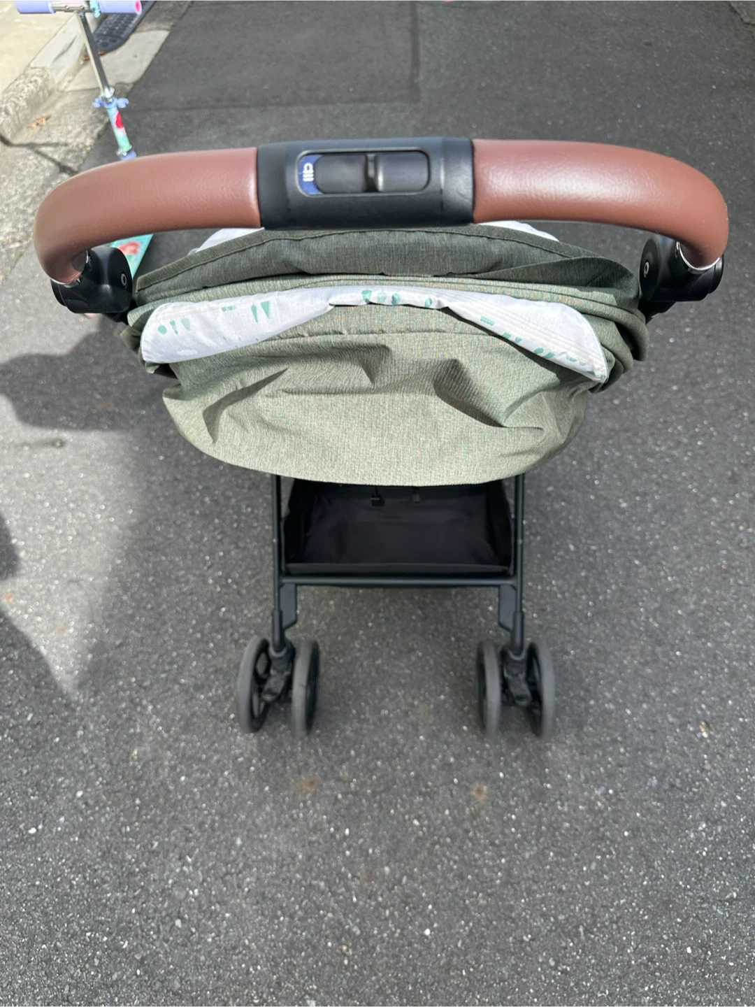 アップリカ ルンルン ベビーカー カーキ色 3年使用の写真3枚目