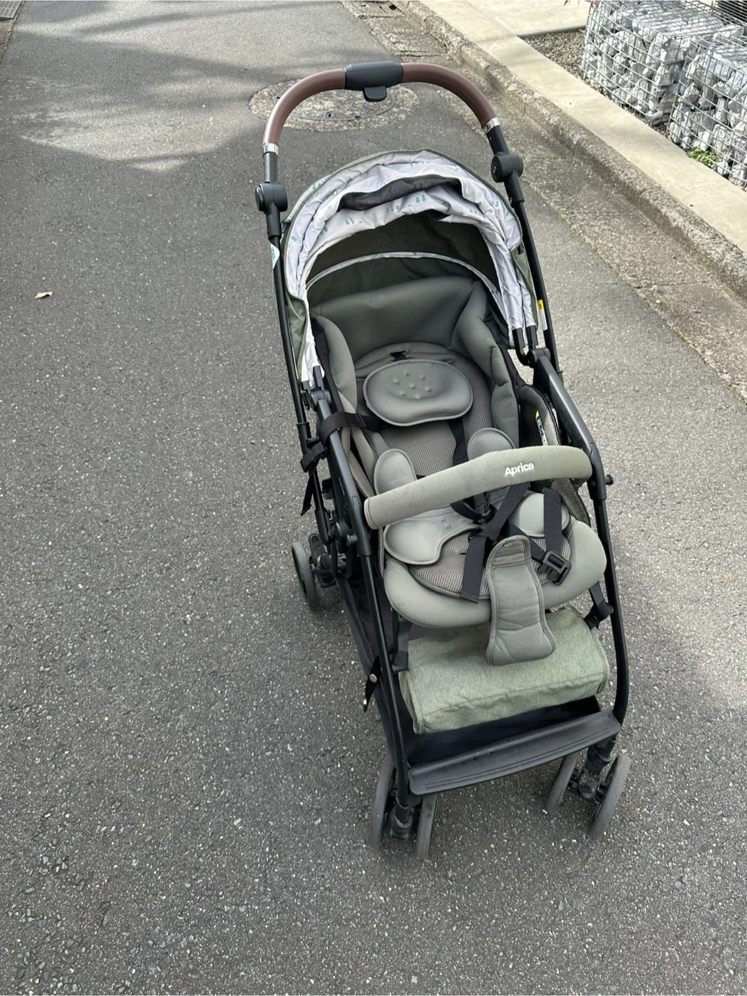 アップリカ ルンルン　ベビーカー カーキ色　3年使用の写真5枚目