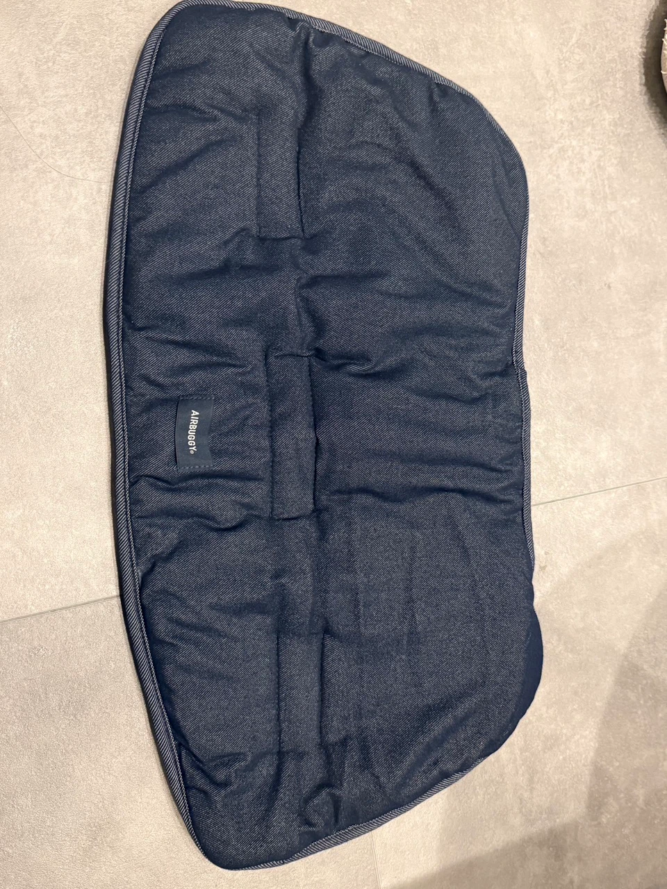 AIRBUGGＹアゴ乗せクッション