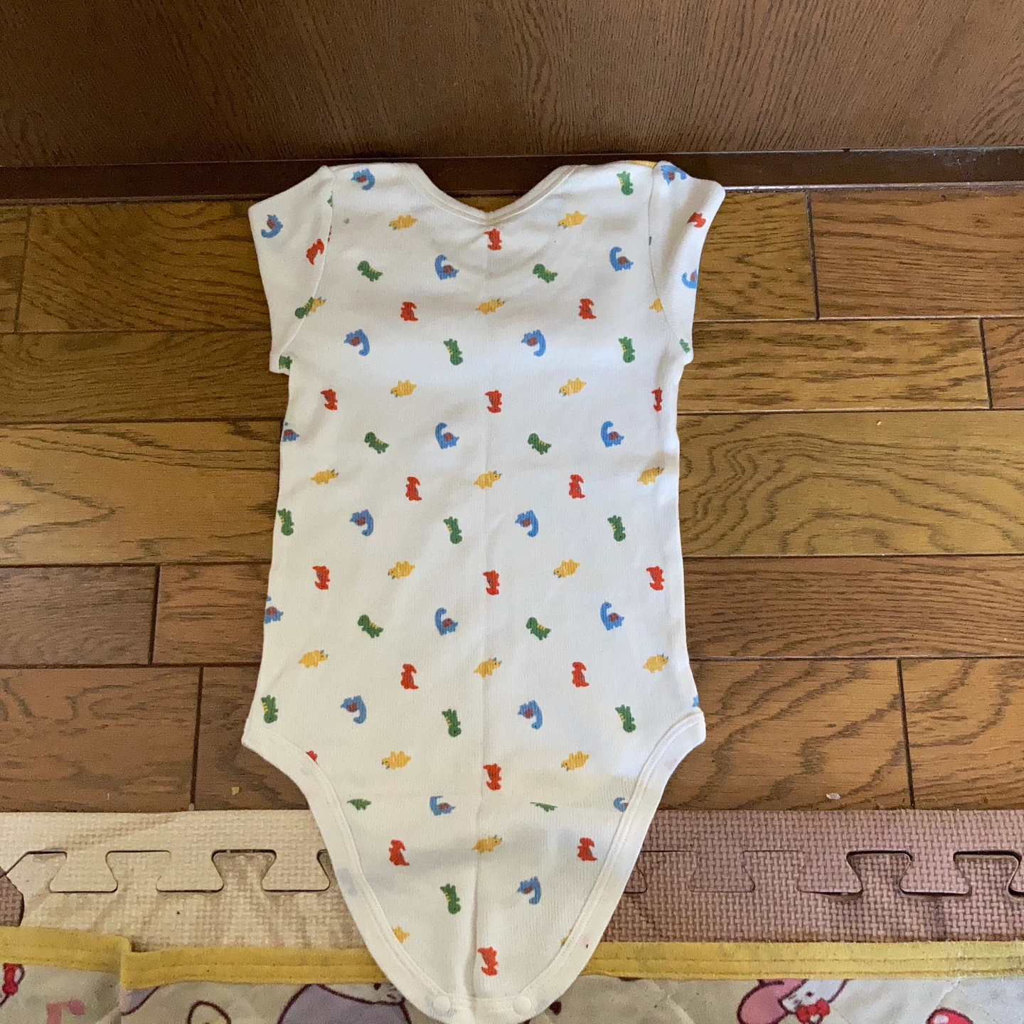 幼児用 恐竜柄 長袖 ロンパースの写真2枚目
