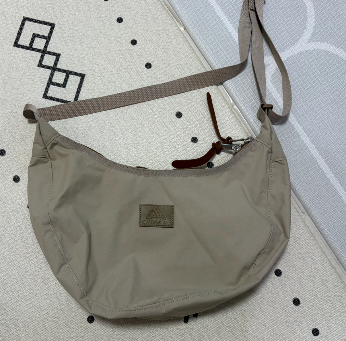 グレゴリー ショルダーバッグ ベージュ