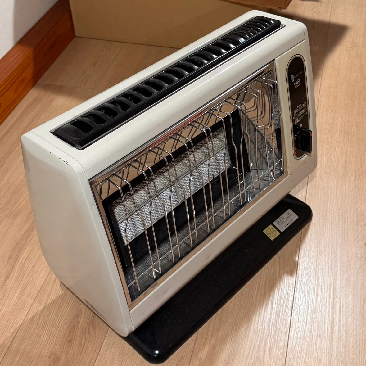 リンナイ ガスストーブ R-81IP-101 都市ガスの写真5枚目