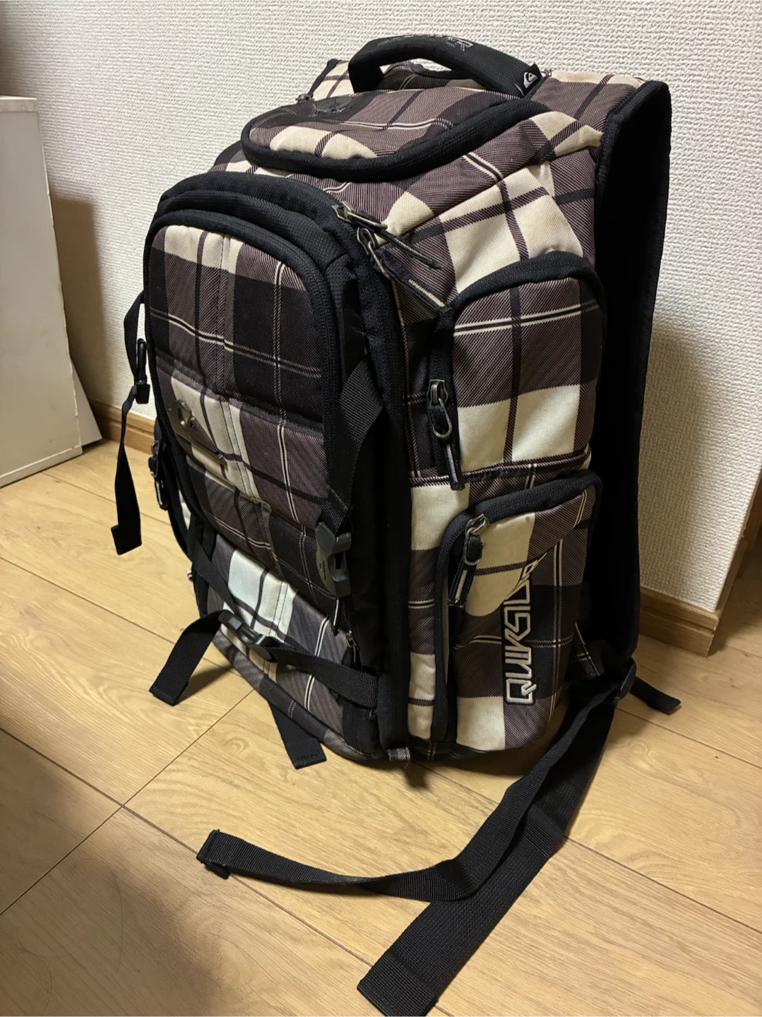 クイックシルバー 多機能バックパック リュック チェック柄 白黒